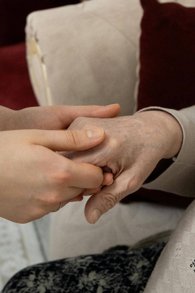 Medico con paziente anziano